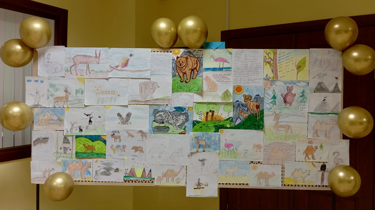 Выставка рисунков казахстанских школьников проходит в Якутии 